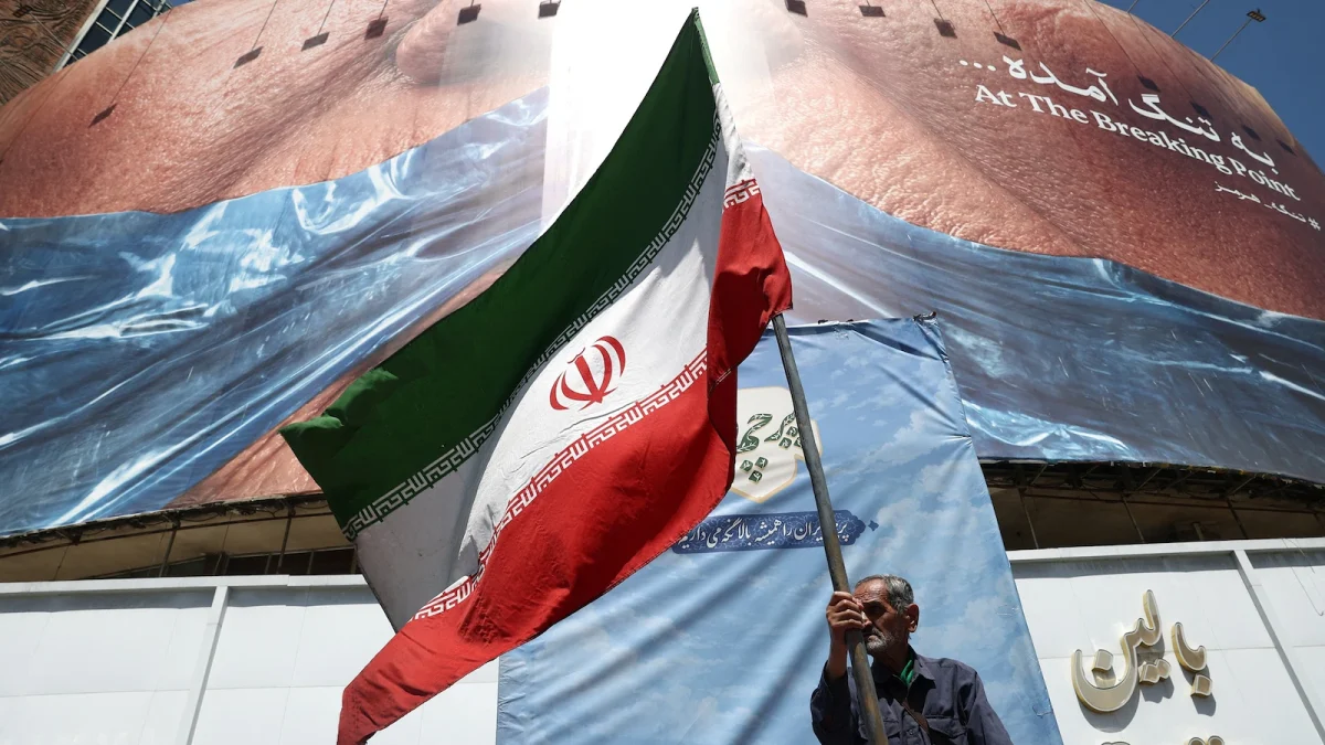 Tehran-flag-DB-260601_1780290840637_hpMain_16x9
