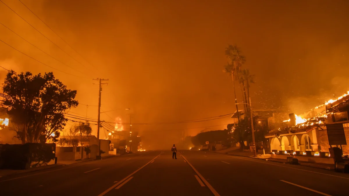 calif-fire22-gty-ml-250108_1736353048200_hpMain_16x9