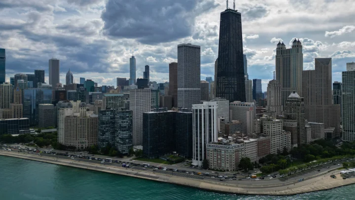 7 killed and dozens injured following series of weekend shootings in Chicago
