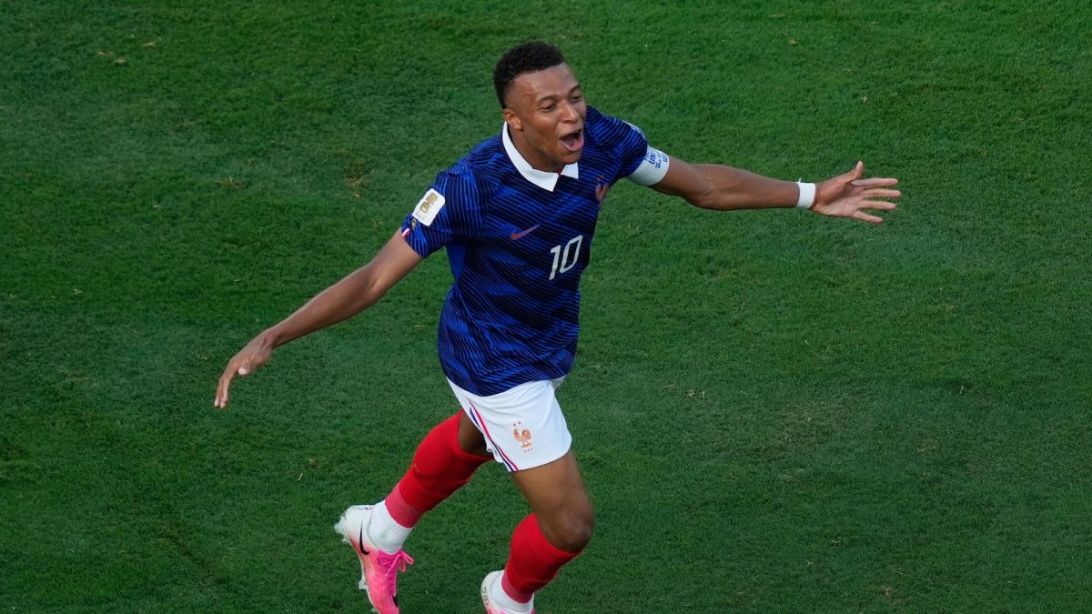Mbappé scores twice to tie Messi for World Cup lead with 6 goals